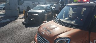 צוותי הרפואה של איחוד הצלה העניקו סיוע ראשוני לנהג רכב (כבן 30)...
