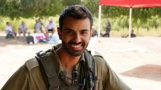"מחפשים מישהי שתהיה טובה לילד, שהיה לו את האבא הכי טוב שיש"...