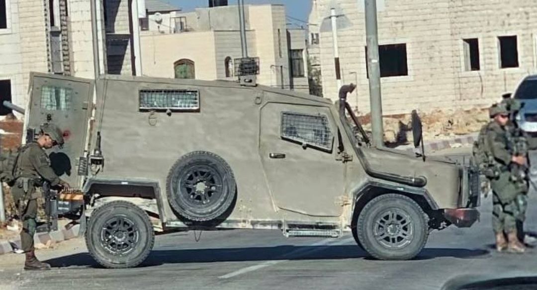 מחסומים של צה"ל בכניסות לעיירות הפלסטיניות של עוטף רמאללה...