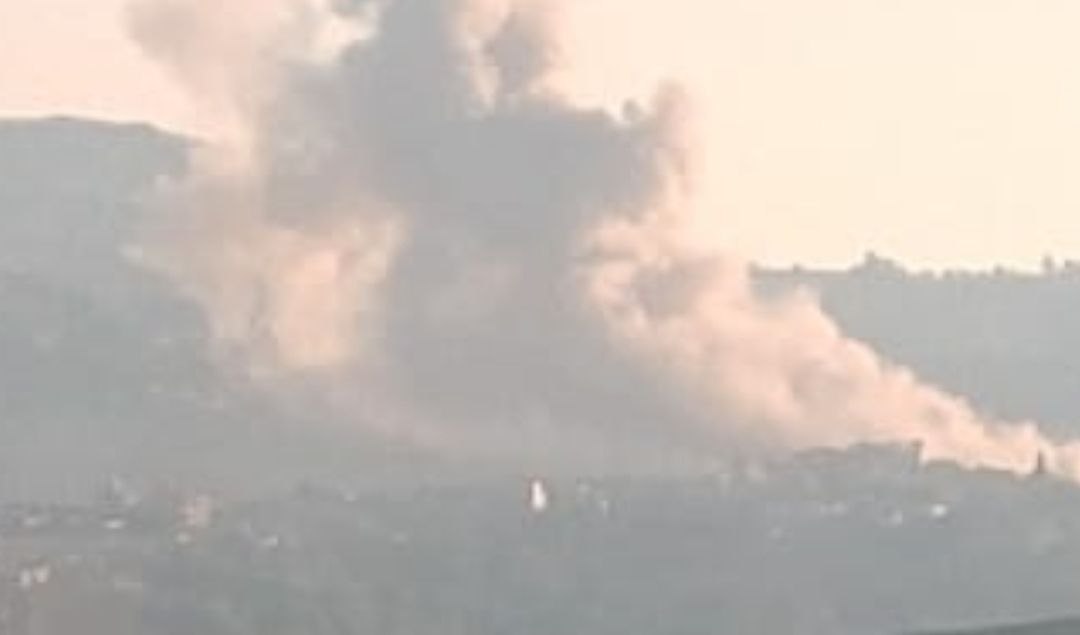 תקיפות ארטילריות של צה"ל בעיירה השיעית קונין, דרום לבנון...