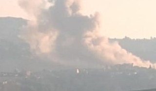 תקיפות ארטילריות של צה"ל בעיירה השיעית קונין, דרום לבנון...
