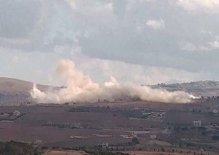 מקורות בלבנון מדווחים על פיצוצי מבנים בכפר השיעי עיתרון, דרום...