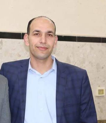 תכף הוא מזמר:...