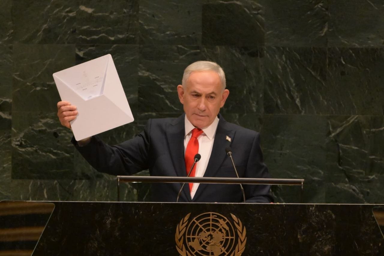 ראש הממשלה נתניהו בעצרת האו״ם עם מכשיר הסטארלינק:...