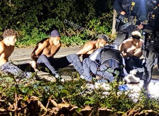תמונה לא מטושטשת של האזרחים הצעירים הבריטים מלונדון שנעצרו...