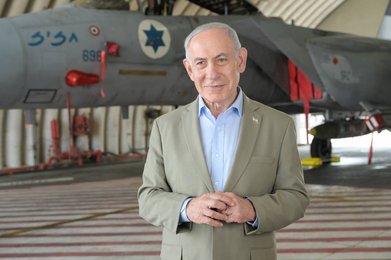 רה"מ נתניהו טוען בביקור בבסיס חיל האוויר בתל נוף:...