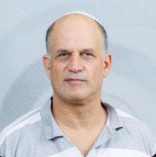 פרופ׳ שחר נבו הוא המרצה למתמטיקה בבר אילן שנאשם בתכנון...