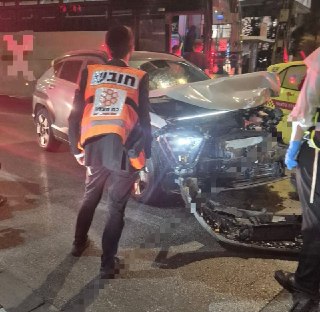 תאונה עם מעורבות אוטובוס ורכב אירעה ברחוב דרך ששת הימים בבני...
