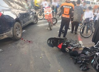 בני ברק: רוכב אופניים חשמליים נפצע בינוני בתאונה...