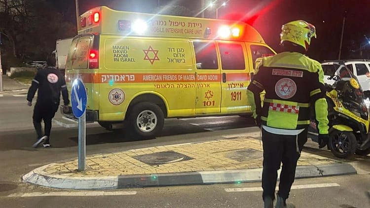 תאונה קטלנית בחולון: רוכב אופניים חשמליים נהרג לאחר שהתנגש...