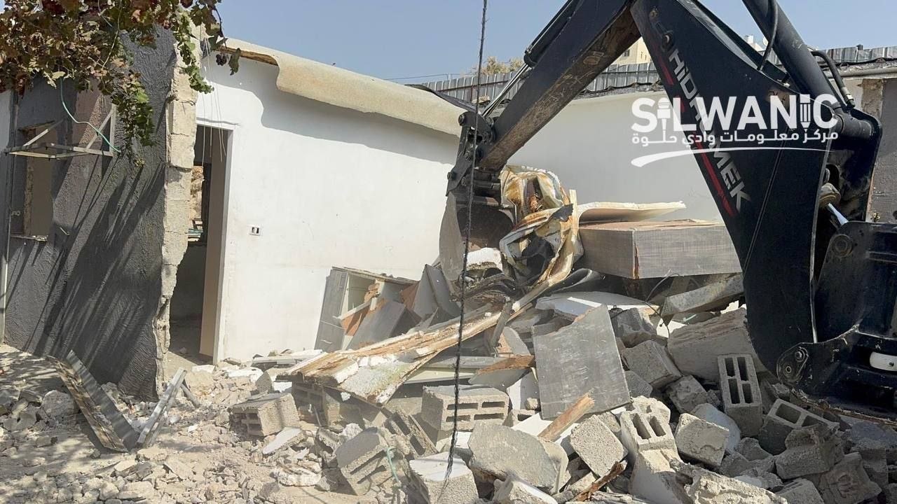 בית לא חוקי בבית חנינא - התושבים בו הורסים אותו בעצמם כדי...