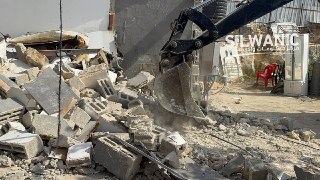 בית לא חוקי בבית חנינא - התושבים בו הורסים אותו בעצמם כדי...
