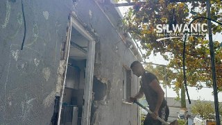 בית לא חוקי בבית חנינא - התושבים בו הורסים אותו בעצמם כדי...