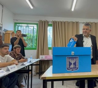 🔴 ראשי המפלגות הגיעו מוקדם: דרעי, בן גביר, יאיר גולן, עופר...