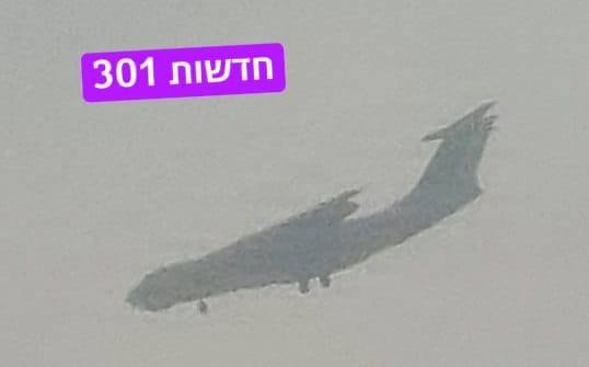 נחיתת מטוס תובלה רוסי כבד מסוג איליושין Il-76 בנמל התעופה...