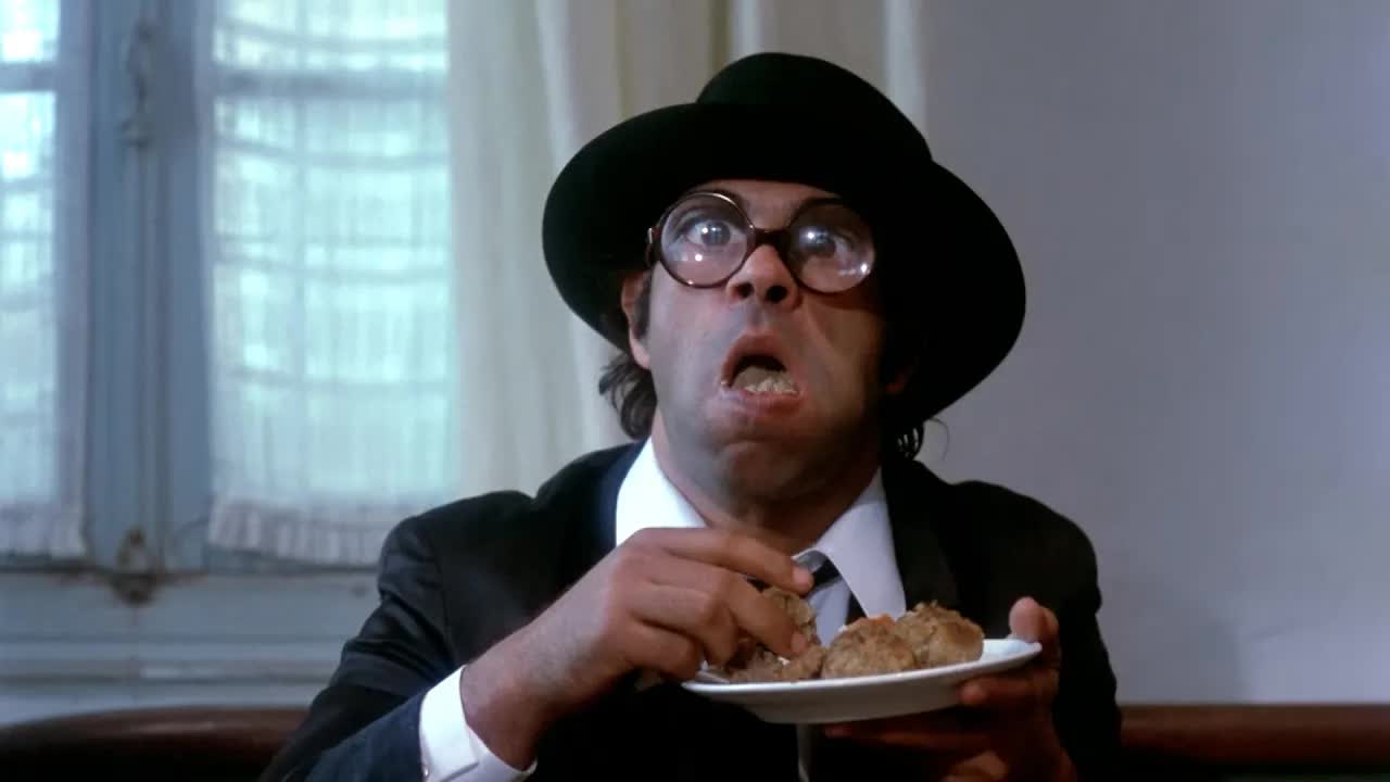 אחת הסצנות האהובות והמצוטטות בתולדות הקולנוע הישראלי, מתוך...