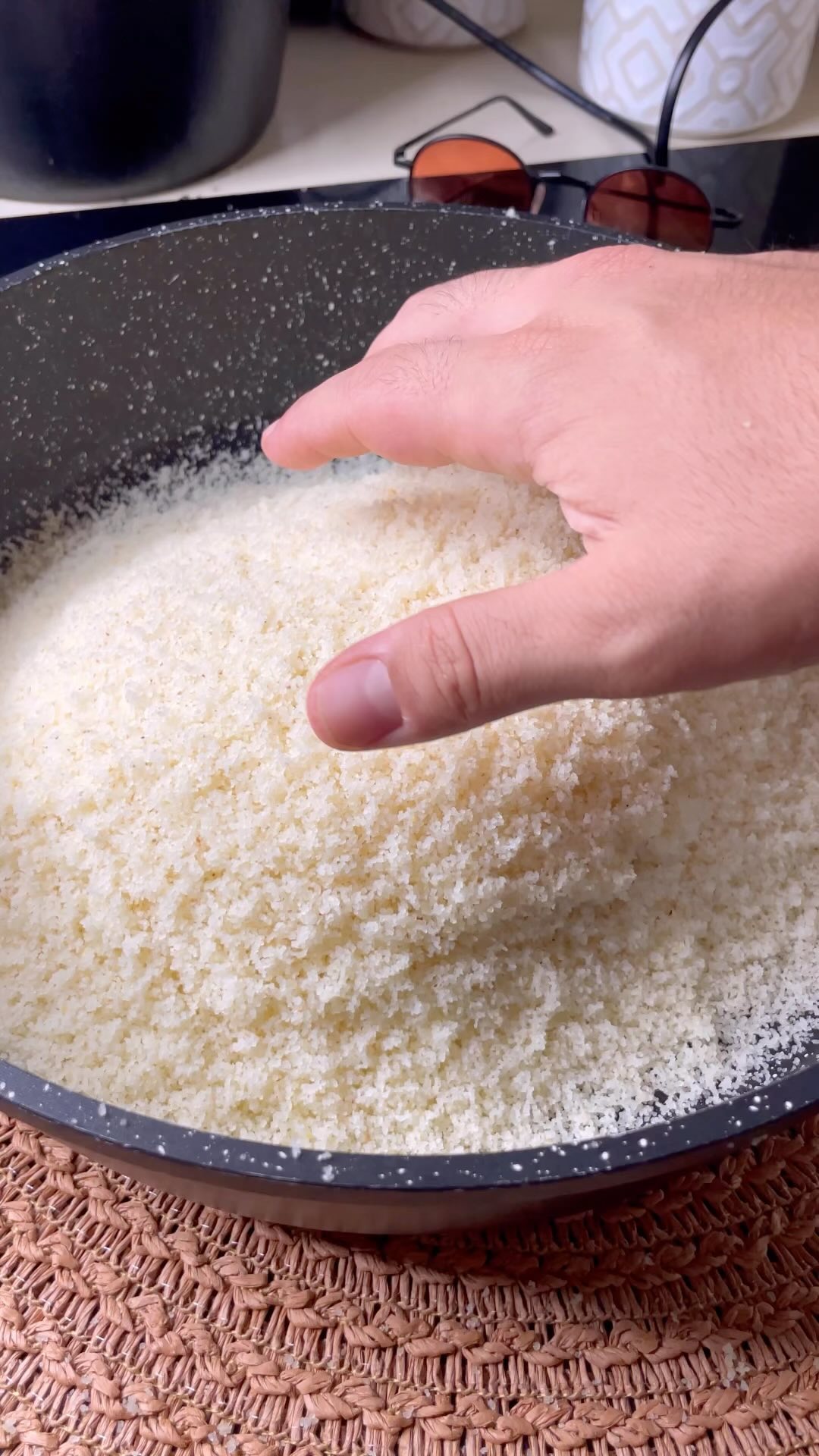 ⁨ איך להכין קוסקוס אמיתי אוורירי כמו ענן במיקרוגל תוך כמה...