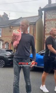 הוא באמת ציפה שהיא תנשק אותו🤦‍♂...