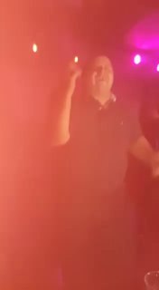 אופיר קסטוריאנו רוקד במועדון...