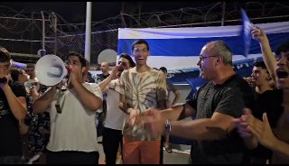 ראש הממשלה הגיע לפני מספר דקות למסעדת 