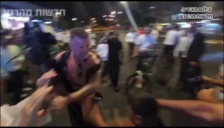 הצעדה בבני ברק: עימותים ודיווחים על אלימות בין מפגינים...