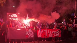 ‏השמאל מול מעון ראש הממשלה ברחוב עזה בירושלים...