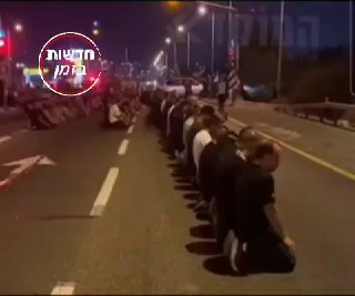 מפגינים חסמו את כביש 65 בואדי ערה לאחר ההלוויתו של השייח'...