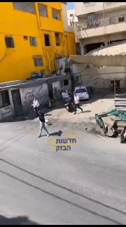 צפו| לפני שעה קלה כוח מסוערב של משטרה עצרו מס' חשודים בשכונת...