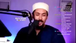 מטיף מרוקאי שומר על קור רוח ברגע רעידת האדמה אמש.