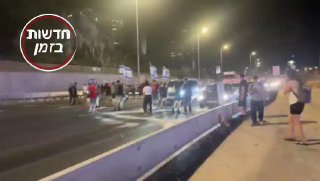 מחלף ההלכה חשד לדריסת מפגינים, הנהג עוכב על ידי המשטרה...