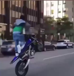 עשה עם האופנוע ווילי לא מוצלח...