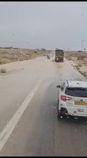 השטפונות בנגב: צומת הערבה לכיוון צפון ממש עכשיו, המים מתחילים...