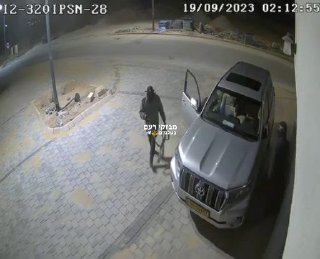 בדואים גונבים ג’יפ לנד קרוזר בדרום ...