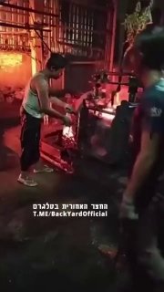 עבודת צוות במפעל....