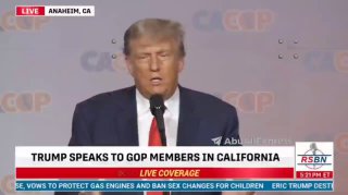 עצרת בקליפורניה: טראמפ עושה חיקוי לעגני של הנשיא ביידן.