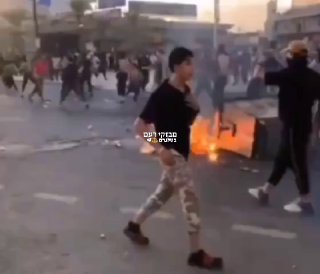 עימותים בין מפגינים לכוחות הביטחון בבירת עיראק, בגדד. ...