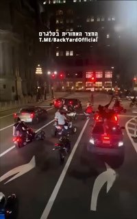 התיעוד הזה מגיע אלינו מארצות הברית. אמא ותינוק ברכב...