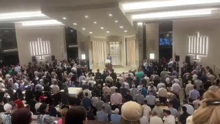 עצרת תמיכה ותפילה מרגשת אתמול בבית כנסת ביוהנסבורג, דרום...