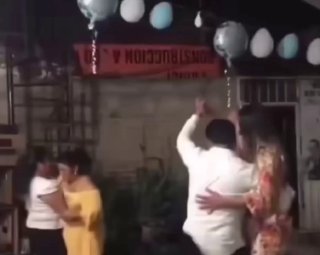 כשאתה מת לישון אבל האורחים שלך לא רוצים להתפזר לבתיהם! 😅😅🤣...