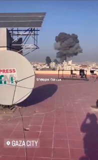 תיעוד נוסף של התקיפות במרכז העיר עזה.