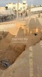 זה כבר הפך לשגרה בדרום הרצועה: מחבלים של חמאס שולטים שליטה...