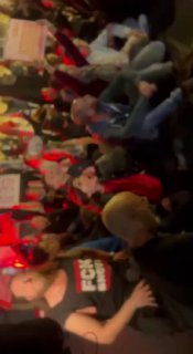 מפגינים התיישבו באמצע איילון צפון סמוך לארלוזורוב. הכביש...