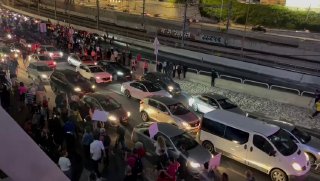 הפגנה סוערת בדרישה לעסקה כעת בת