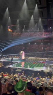 שריקות בוז לעדן גולן בחזרת השופטים...