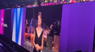 כך נשמע מתוך האולם הבוז הנוראי שספגה מגישת כאן מאיה...