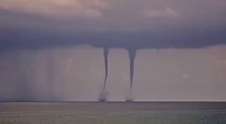 🌪️🌪️ארה״ב: נד מים כפול נצפה אמש בפלאם ביץ׳ פלורידה...