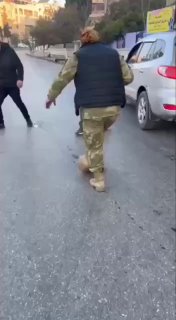 עוד אצל המורדים הסורים: משחקים כדור רגל בראש של אסד האבא...