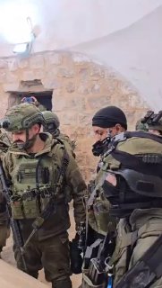 בכניסה לקבר יוסף הצדיק הלילה בשכם,...