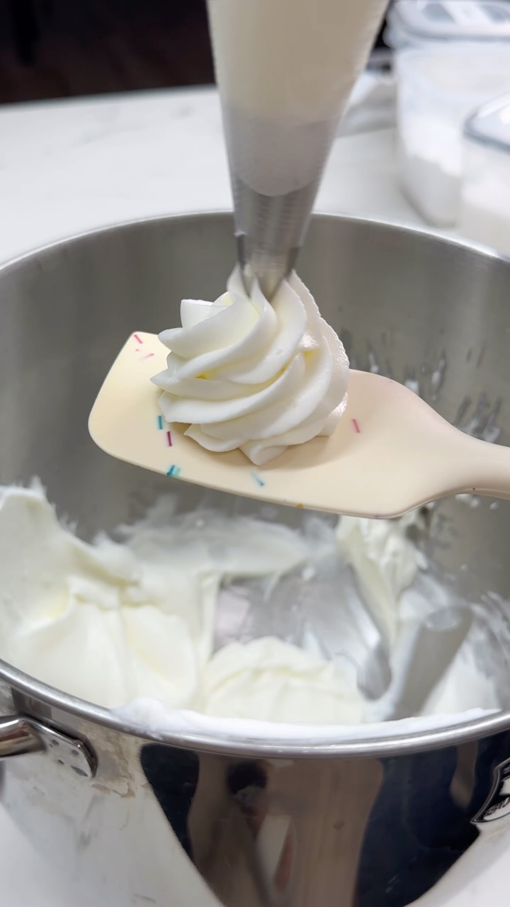 כבר יותר מחודש שאנחנו בבהלת השמנת המתוקה:...