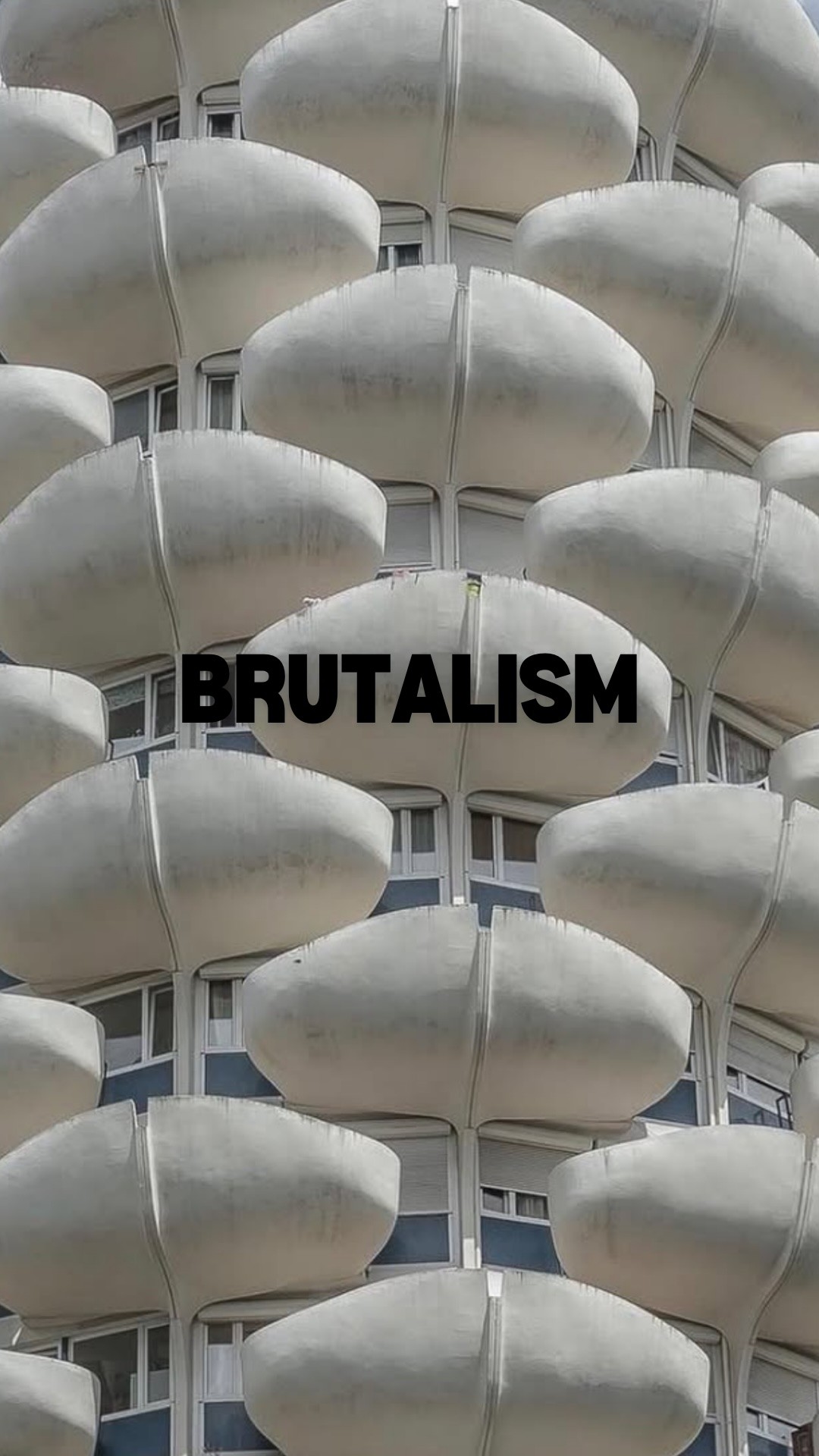 מבני הבטון הברוטליסטיים מעצבים את רצועת החוף של תל אביב כבר...